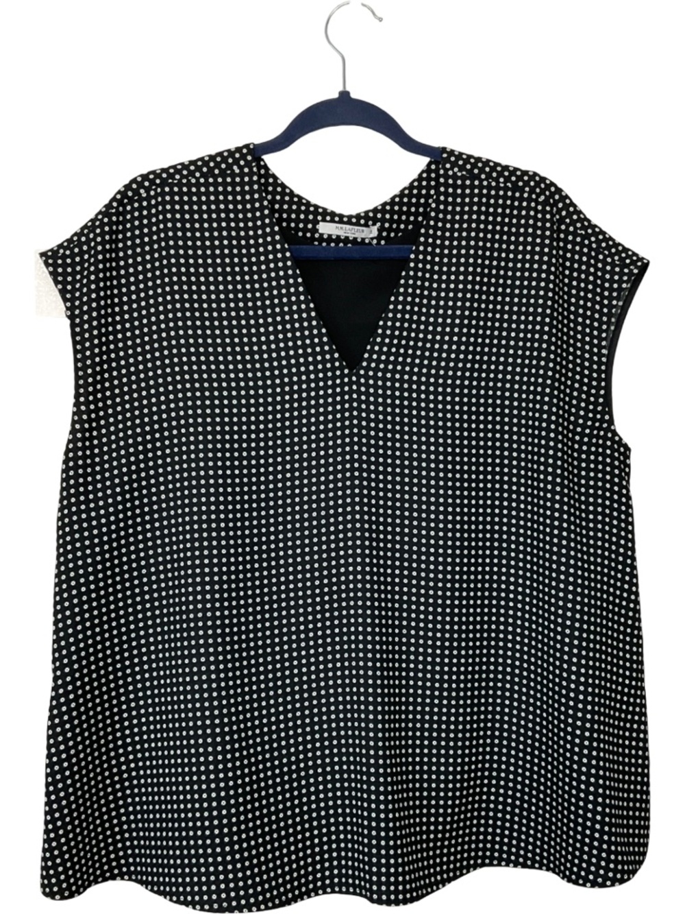 MM LaFleur V-Neck‎ Printed Top